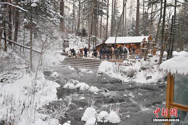 长白山冰雪画卷引客来