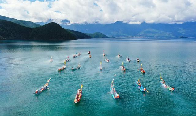 在转山转海中 看见世界的泸沽湖
