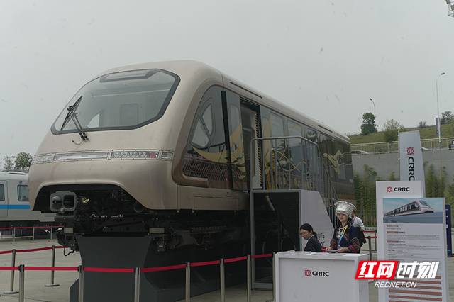 组图丨精彩亮点在这里，2025中国国际轨博会上演科技“炫技”