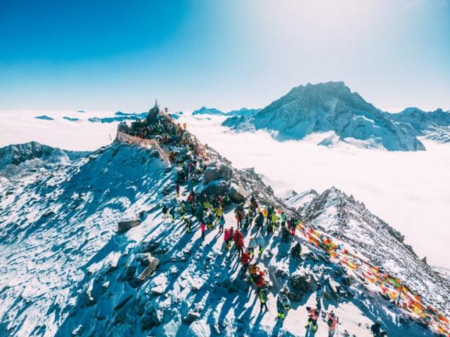 黔籍学子闪耀雪域！中国高校女子登山队首批队员登顶奥太娜雪山