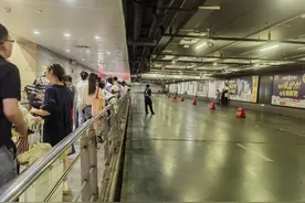 乘客反映打出租车体验差，驾驶员抱怨等候时间久，上海虹桥站打车载客为何都说难？图片