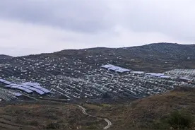荒山生“金” 光伏发电照亮小村庄图片