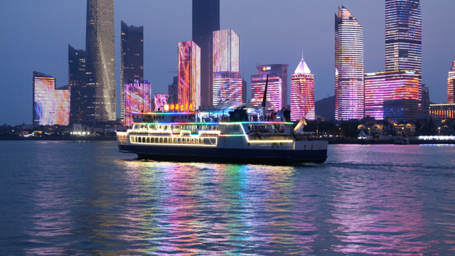 秋夜浪漫正当时！潮齐音乐会 夜游浮山湾，C位打卡青岛灯光秀