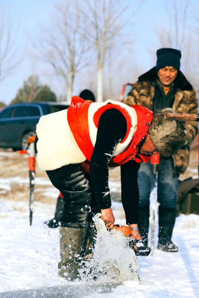 冰雪节的超绝冰雕来自哪里？今天大黑河上的号子声给出了答案