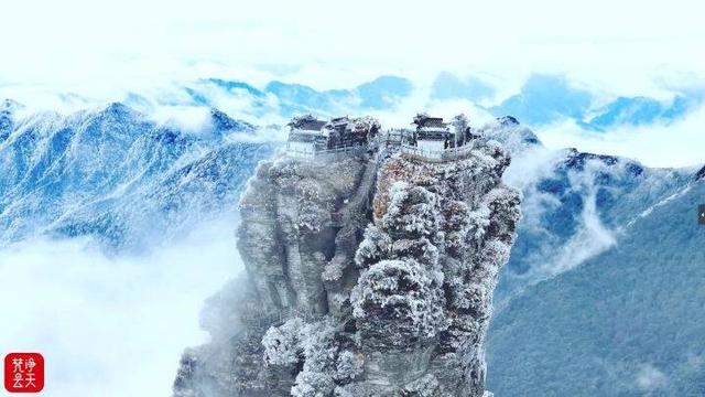 梵净山:雾凇作笔云为墨 丹青一幅醉人间