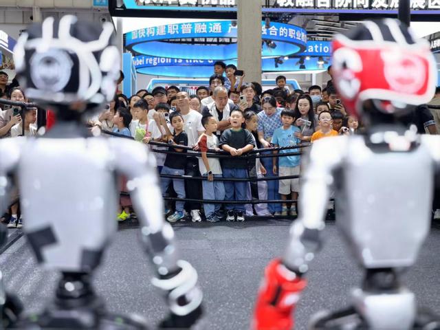 2025世界机器人大会，小朋友们开启“机”遇之旅