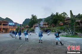 贵州荔波：实景文艺演出引游客图片