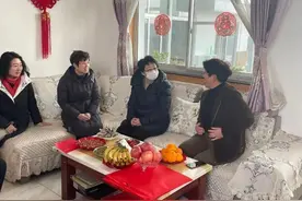 威海市妇联走访慰问荣成巾帼林长图片