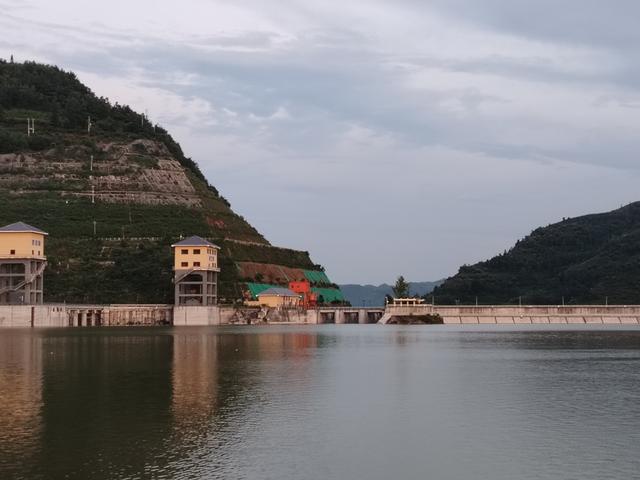 毕节七星关：高峡平湖景如画