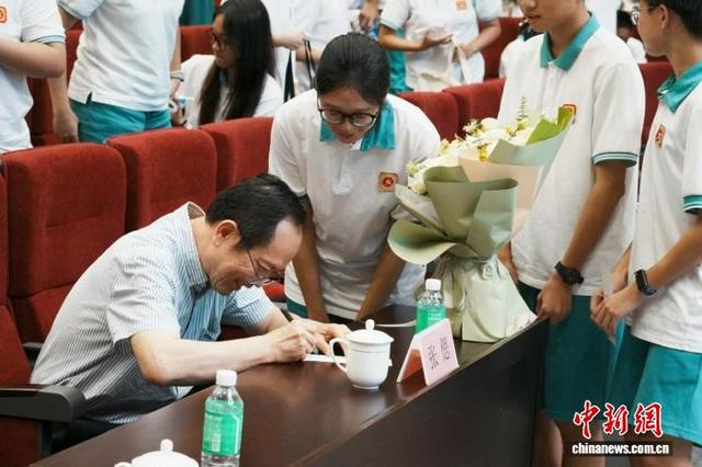 科学家走进广州南沙校园 带领学生探索科学奥秘