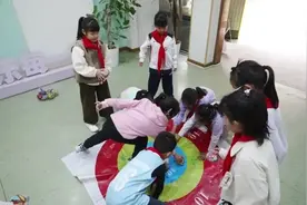 “花朵抱一抱”“捕鱼达人”……快来开启你的游戏“百宝箱”吧丨课间游戏③图片