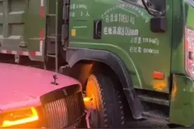 “货车撞劳斯莱斯”六大疑问：双方事前同框出镜？货车司机穿名牌住别墅？图片