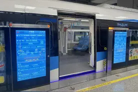 全线闸机全开但需刷卡通过，相关负责人：上海市域机场线未来将有三大类客流图片