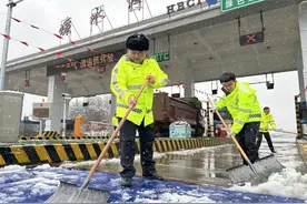 鄂西北高速全力迎战“桃花雪”保畅通图片