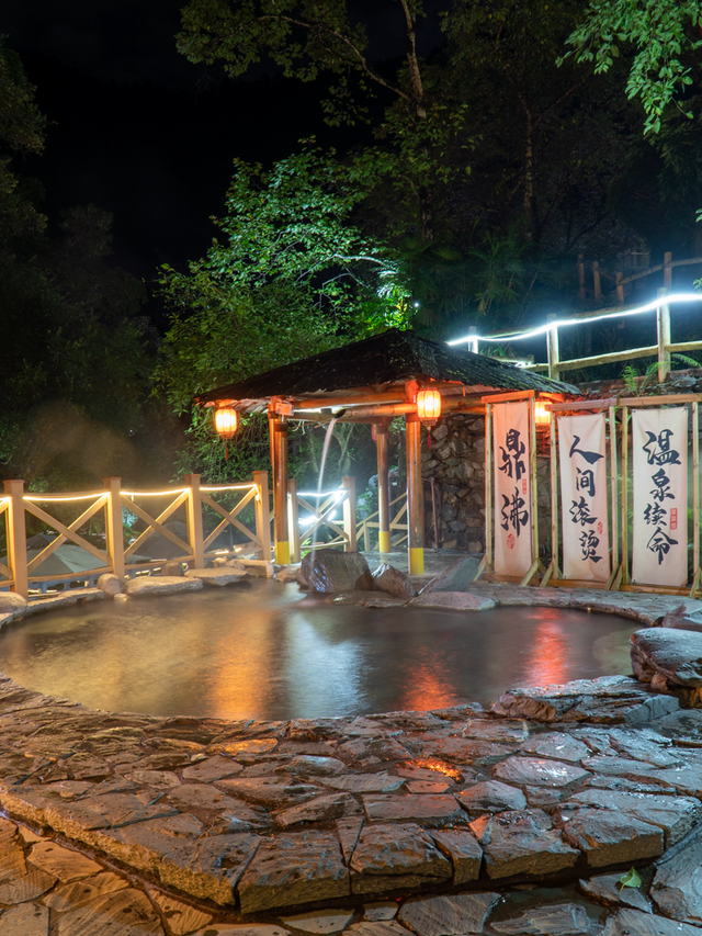 在桂林过大雪：暖汤、红柿、碧水…藏着南方冬日最惊艳的色彩