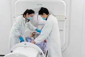 上海首台磁共振加速器投入临床应用，可精准杀灭肿瘤图片