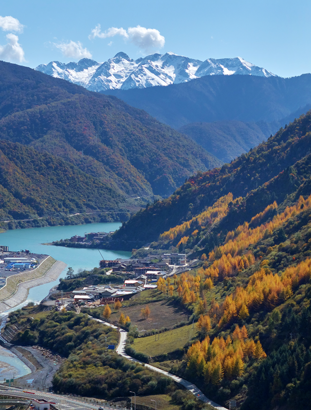 青睐绵阳 ‖ 红透了！周末去平武，沿着“百里彩林走廊”看一场雪山彩林“大片”~