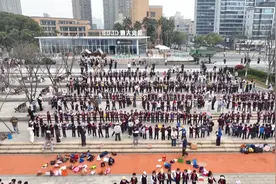 将教室搬进公园里！这群孩子解锁“春日课堂”图片