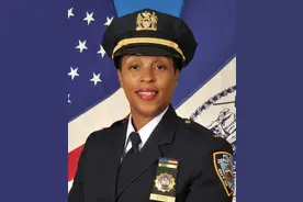 加班费20.4万美元，纽约警察局收入最高警察被曝光后申请退休图片