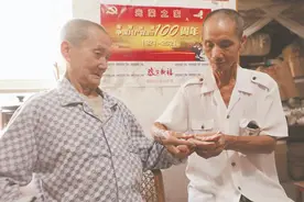宁化县：病床上的军礼图片