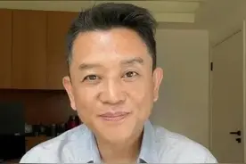 知名主持人医院目睹尴尬一幕：“插着仪器的屁股”对着候诊区，网友态度两极分化图片