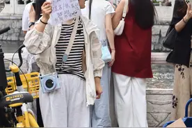 接私人拍摄、卖香灰手串……景区“创业”还是“野生意”？图片