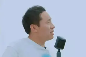 请相信，会有愿意等你系鞋带的人图片