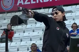 反戴黑帽子表情冰冷 韩国女运动员因冷酷脸走红 马斯克：她应该演动作片图片