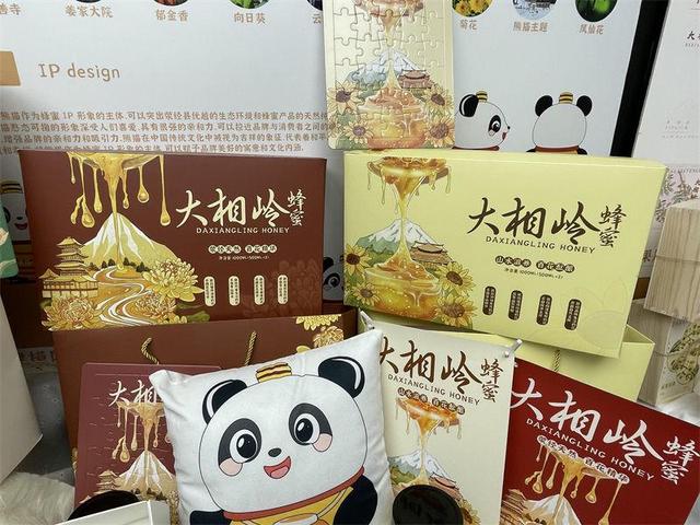 四川荥经：用执着守护成就大熊猫的诗画家园