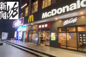 9岁男童夜宿快餐店，不上学不回家！生母：要管另一个小孩，这个没精力图片
