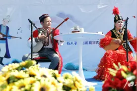 乌鲁木齐水磨沟区举办首届阿肯弹唱会 青河县阿肯驱车500余公里同台献唱图片