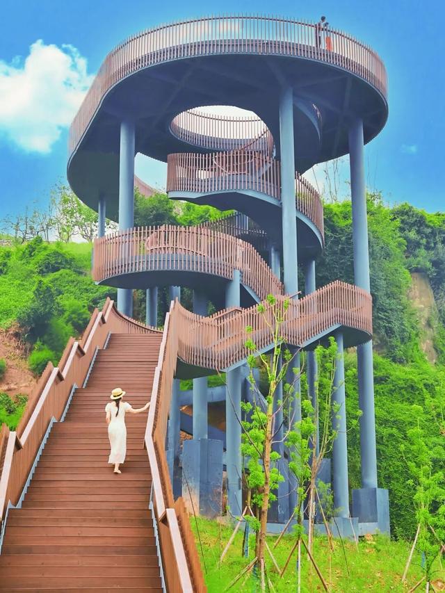 一起去爬山，给身体 “充电”