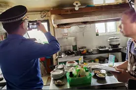 油烟扰民怎么破？奉贤城管执法与宣传并举守护“烟火气”图片