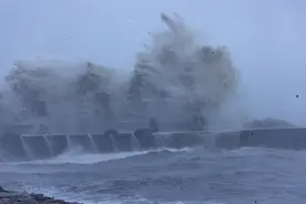 中国气象局：台风“康妮”预计夜间进入台湾海峡，之后在闽浙近海逐渐转向东北方向移动图片