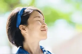 90后女孩“小小”变形记：从工厂打工妹到香港博士生｜看见正能量图片
