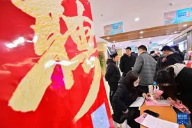 镜观中国丨各地举办招聘活动 “职”达春天里图片