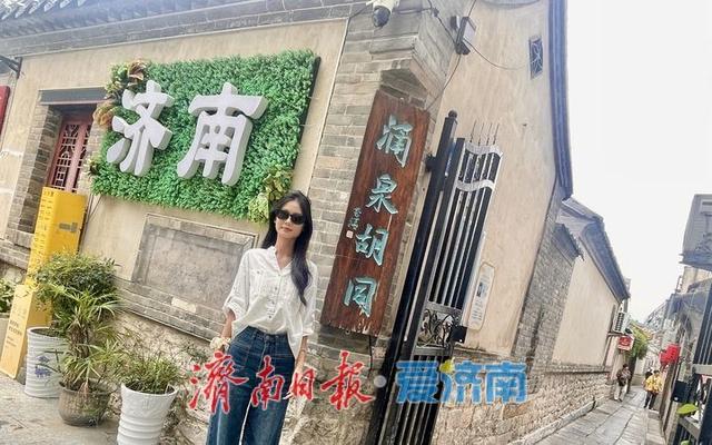 浅秋染老街 尽显老城韵味