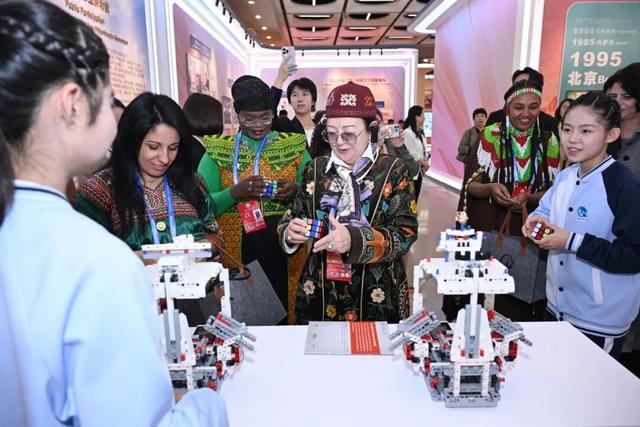 “数智赋能妇女和女童成果展”，高清大图来了！