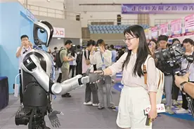 机器人当伯乐 招聘会“研”值爆表图片