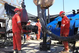 通讯丨在荒漠中浇灌希望——记在埃及沙漠腹地工作的中国水井施工队图片