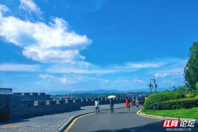 飞檐藏云，蝉声染绿：寻找零陵的夏日慢镜头