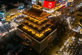 开封向夜间骑行大学生喊话：要激情更要平安图片
