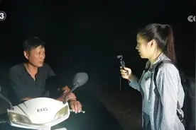 争分夺秒抢收战！收割机车灯如一簇跃动微光点亮丰收希望图片