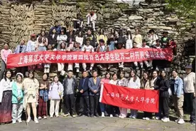 上海师范大学天华学院学生与歙县万二村“履行约定”图片