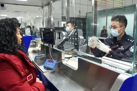 全国去年出入境人次恢复至疫情前六成，港澳台来内地人数回升图片