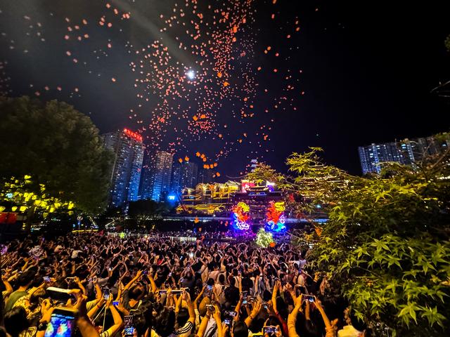 夜游火了、演赛热了  湖北文旅新场景引爆“超级黄金周”