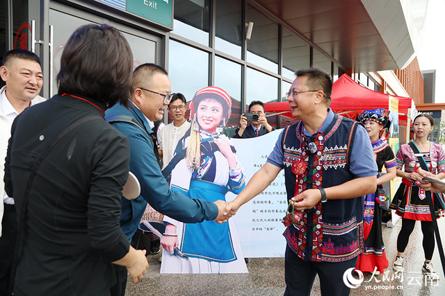 普洱宁洱：“阿诗玛”唱响敬茶歌喜迎游客