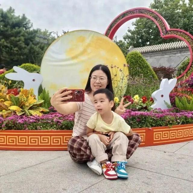 返程路上翻“朋友圈”，西城的快乐跳出屏幕