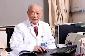 攻克凶险白血病却放弃专利 王振义获共和国勋章视频封面