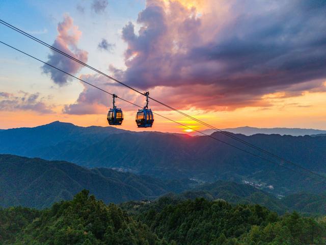 千名选手逐山水越瑶寨，打卡“全球最长高山索道”